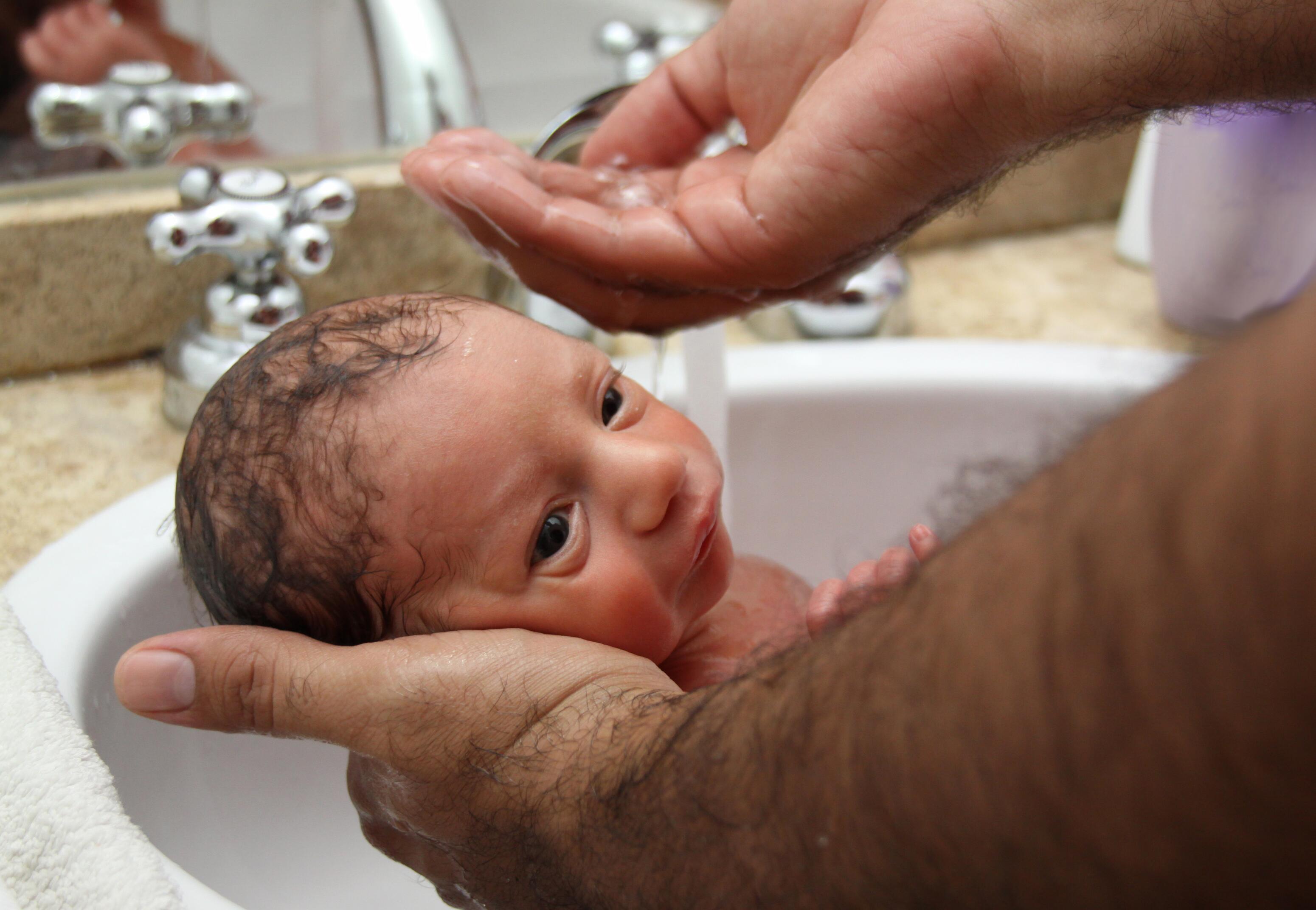 Ultra-reichhaltiges Reinigungsgel, geeignet für Akne bei Neugeborenen